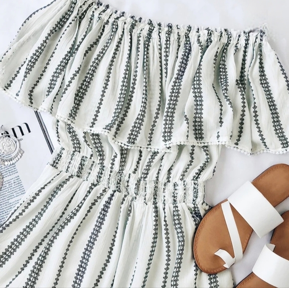 Lulus See Ya There White PrintOff-the-Shoulder Romper- Size large- NWOT🤍💙 - Picture 6 of 10